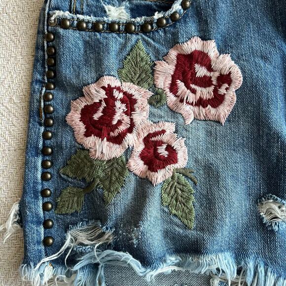 Free People Embroidered Wild Rose Denim Mini Skirt Size 26/2 - Picture 3 of 7